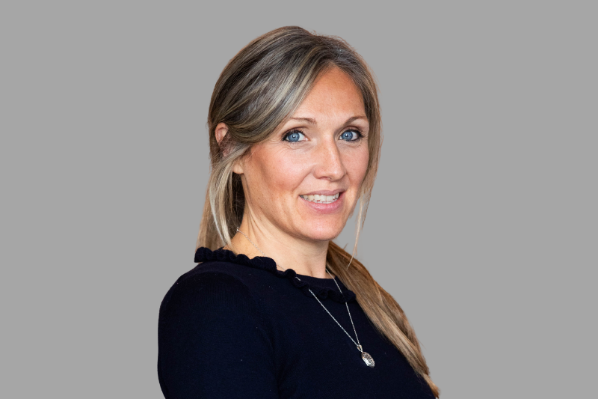 Jenny Van Bekkum Headshot 8533